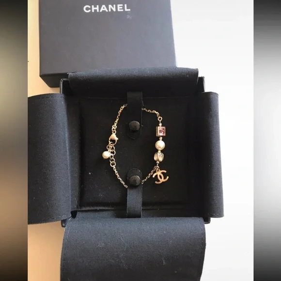 Chanel Gold-tone Chain Bracelet with Pink Crystal & Pearl Charm-NWOT-adjustable - Picture 4 of 10